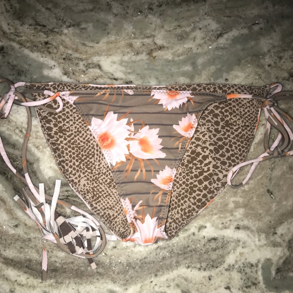 BNWOT Acacia Bottoms Dragon Striped 2018 print